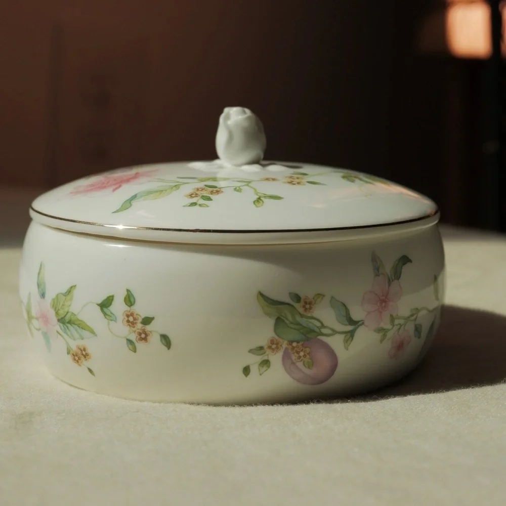 Wedgwood Sweet‎ Plum Collection Trinket Box 4” Round Bone China Discontinued